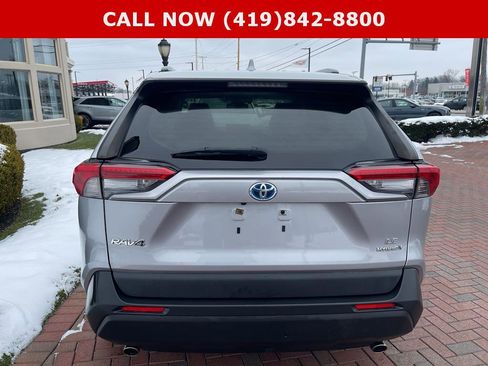 Used 2020 Toyota RAV4 LE image 11