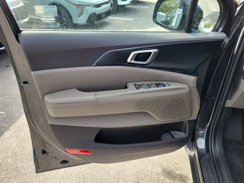 New 2026 Kia Carnival LXS image 5