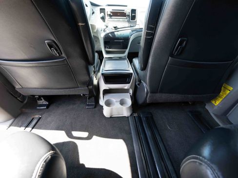 Used 2013 Toyota Sienna SE FWD image 22