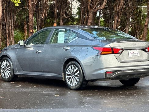 Used 2024 Nissan Altima 2.5 SV image 6