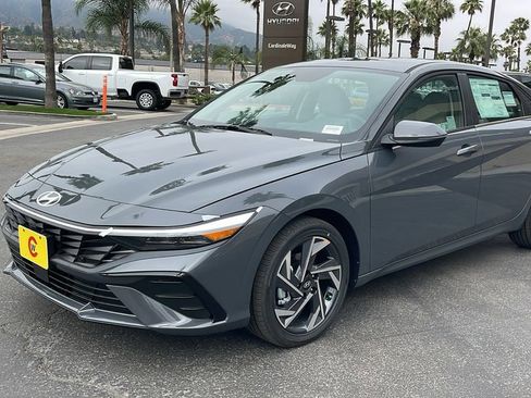 New 2025 Hyundai Elantra Limited image 13