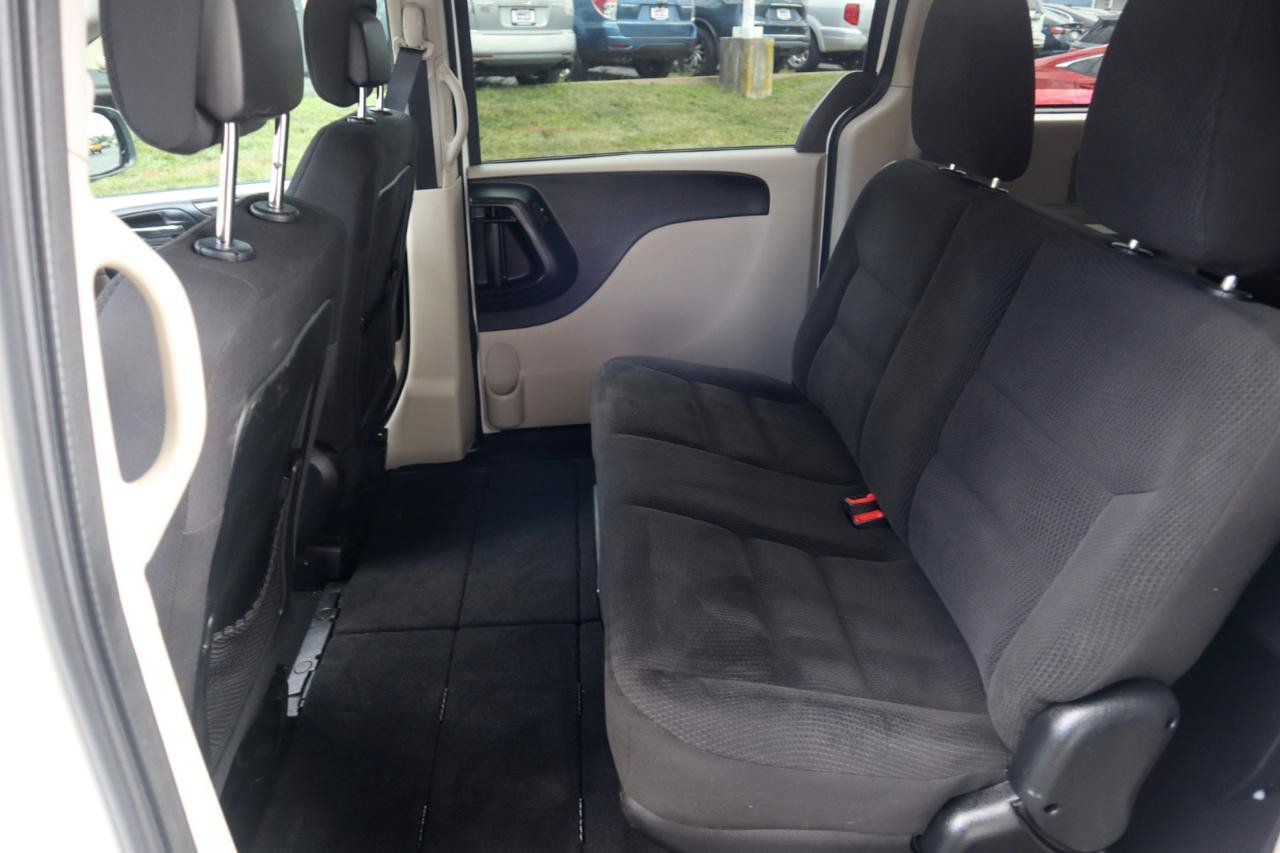 Used 2019 Dodge Grand Caravan SE w/ UConnect Hands-Free Group FWD image 47