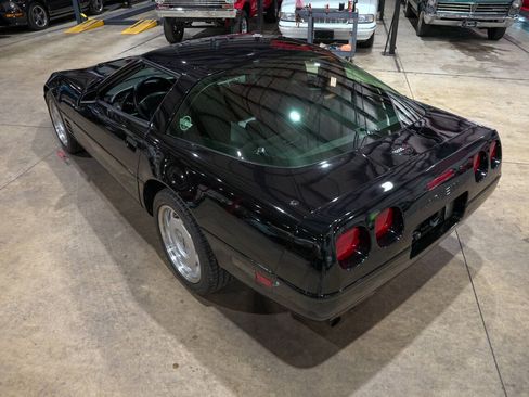 Used 1991 Chevrolet Corvette Coupe RWD image 16