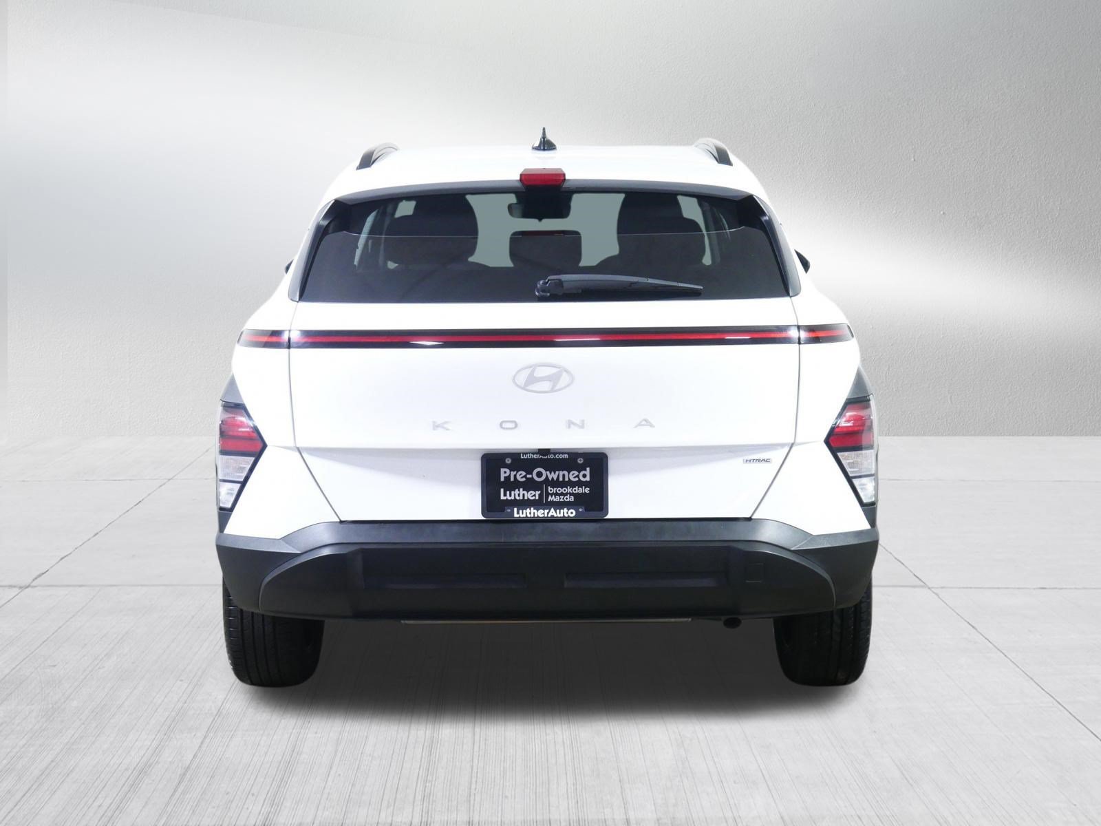 Certified 2025 Hyundai Kona SEL AWD/4WD image 6