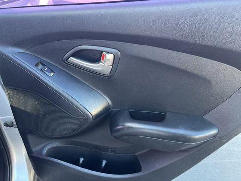 Used 2010 Hyundai Tucson GLS image 26