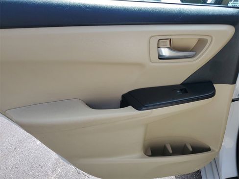 Used 2017 Toyota Camry LE image 12