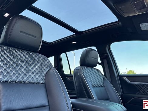 Used 2024 GMC Acadia Denali image 20