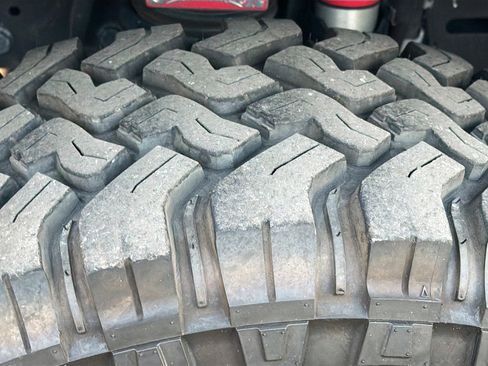 Used 2021 Jeep Gladiator Willys image 38