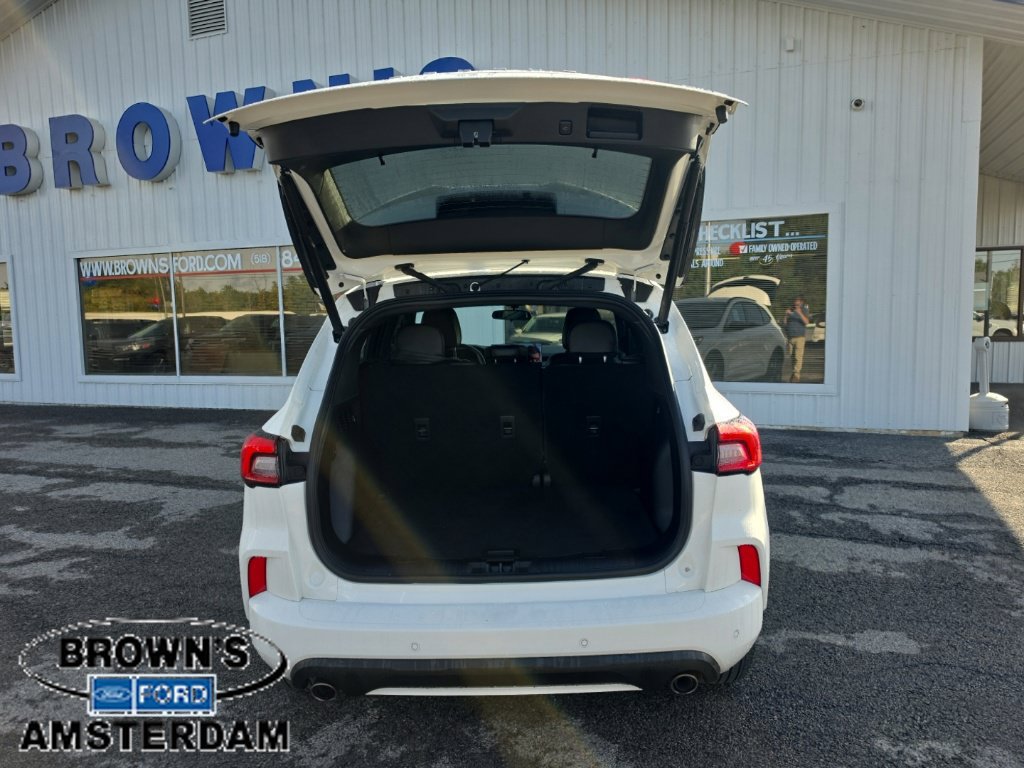 Used 2024 Ford Escape ST-Line w/ Tech Pack #1 AWD/4WD image 9