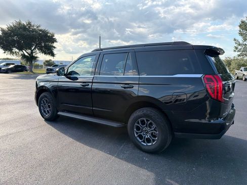 Used 2025 Ford Expedition Active AWD/4WD image 14