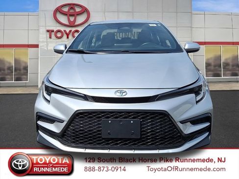 Used 2025 Toyota Corolla SE FWD image 2