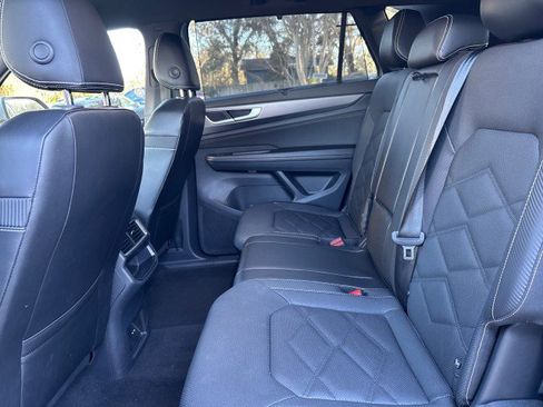 Used 2024 Volkswagen Atlas Cross Sport SE image 13