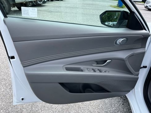 Used 2025 Hyundai Elantra SEL FWD image 11