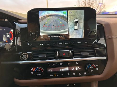 Used 2023 Nissan Pathfinder Platinum image 32