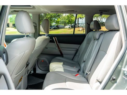 Used 2012 Toyota Highlander Limited w/ Tow Pkg FWD image 13