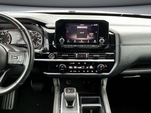 Used 2024 Nissan Pathfinder SV image 9