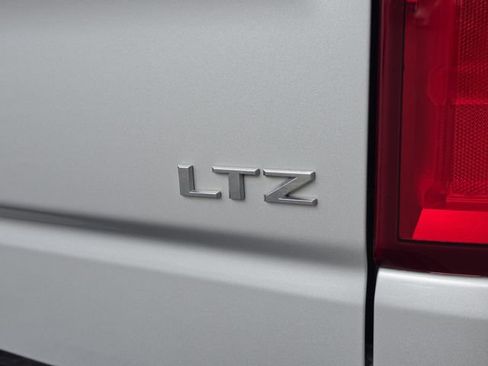Used 2022 Chevrolet Silverado 1500 LTZ AWD/4WD image 12