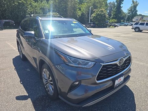 Used 2020 Toyota Highlander Platinum AWD/4WD image 3