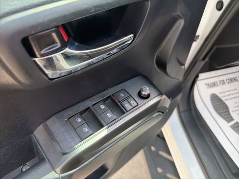 Used 2017 Toyota Tacoma TRD Sport w/ Tow Package RWD image 11