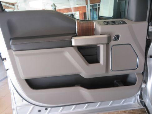 Used 2017 Ford F150 Lariat w/ Equipment Group 502A Luxury image 13