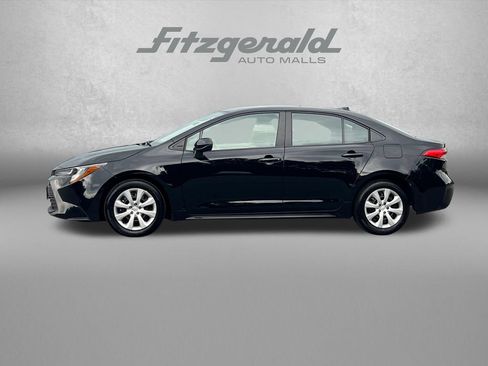 Used 2025 Toyota Corolla LE FWD image 5