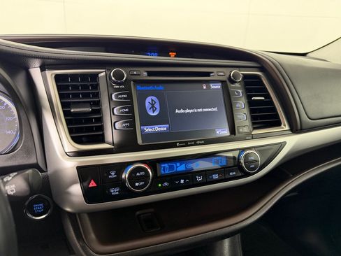 Used 2016 Toyota Highlander XLE AWD/4WD image 14
