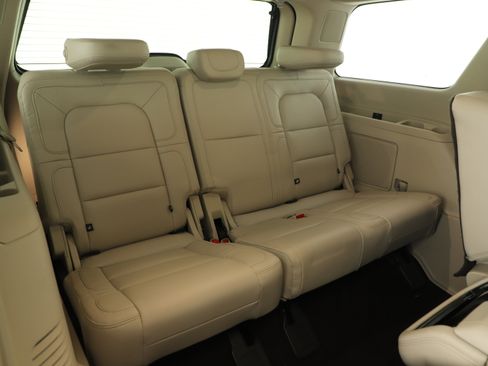 Used 2020 Lincoln Navigator Reserve w/ Luxury Package image 21