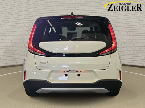 Certified 2025 Kia Soul LX w/ LX Technology Package FWD image 6