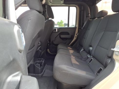 Used 2022 Jeep Gladiator Sport AWD/4WD image 21