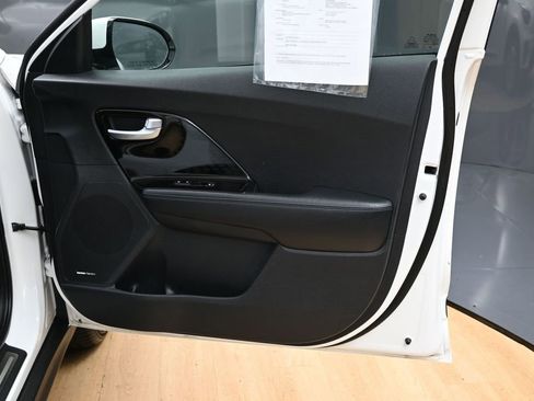 Used 2022 Kia Niro EX Premium w/ Cold Weather Package FWD image 36