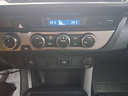 Used 2022 Toyota Tacoma SR image 21