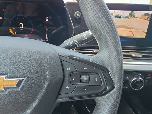 Used 2025 Chevrolet Trax LT FWD image 26