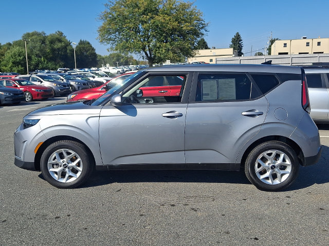 Used 2025 Kia Soul LX w/ LX Technology Package FWD image 7