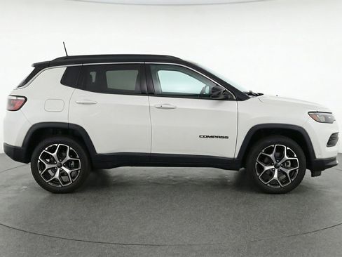 Used 2025 Jeep Compass Limited AWD/4WD image 11