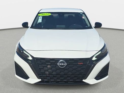 Used 2023 Nissan Altima 2.5 SR FWD image 2