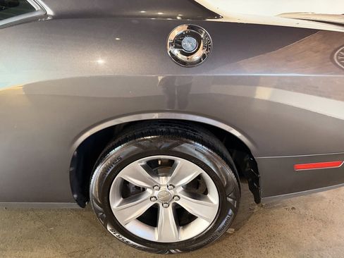 Used 2018 Dodge Challenger SXT image 6