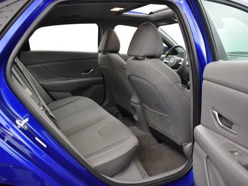 Used 2025 Hyundai Elantra SEL FWD image 17