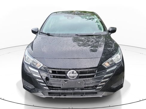Used 2024 Nissan Versa SV FWD image 2