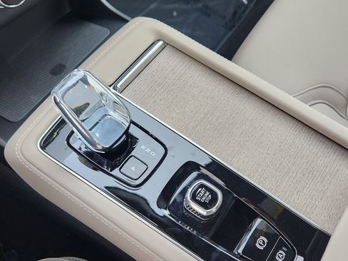 New 2026 Volvo XC90 B6 Plus w/ Protection Package Premier image 9