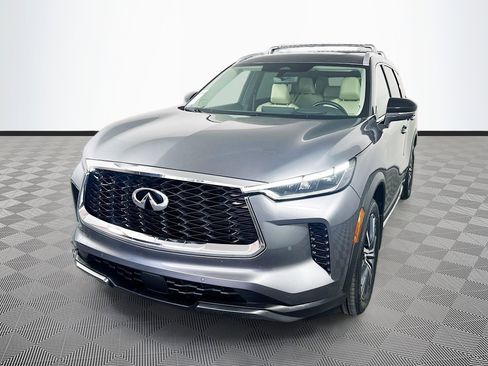 Used 2023 INFINITI QX60 Sensory w/ Vision Package image 3