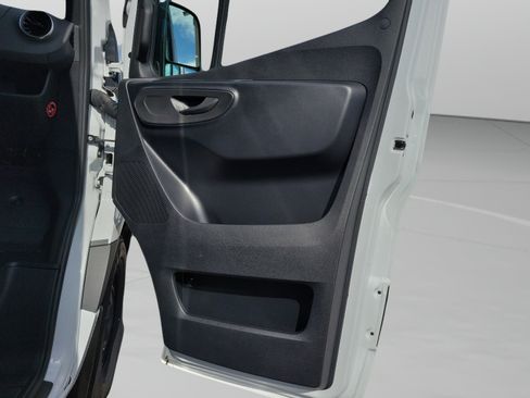 Used 2025 Mercedes-Benz Sprinter 2500 image 13