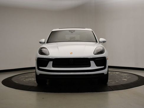 Certified 2025 Porsche Macan image 10