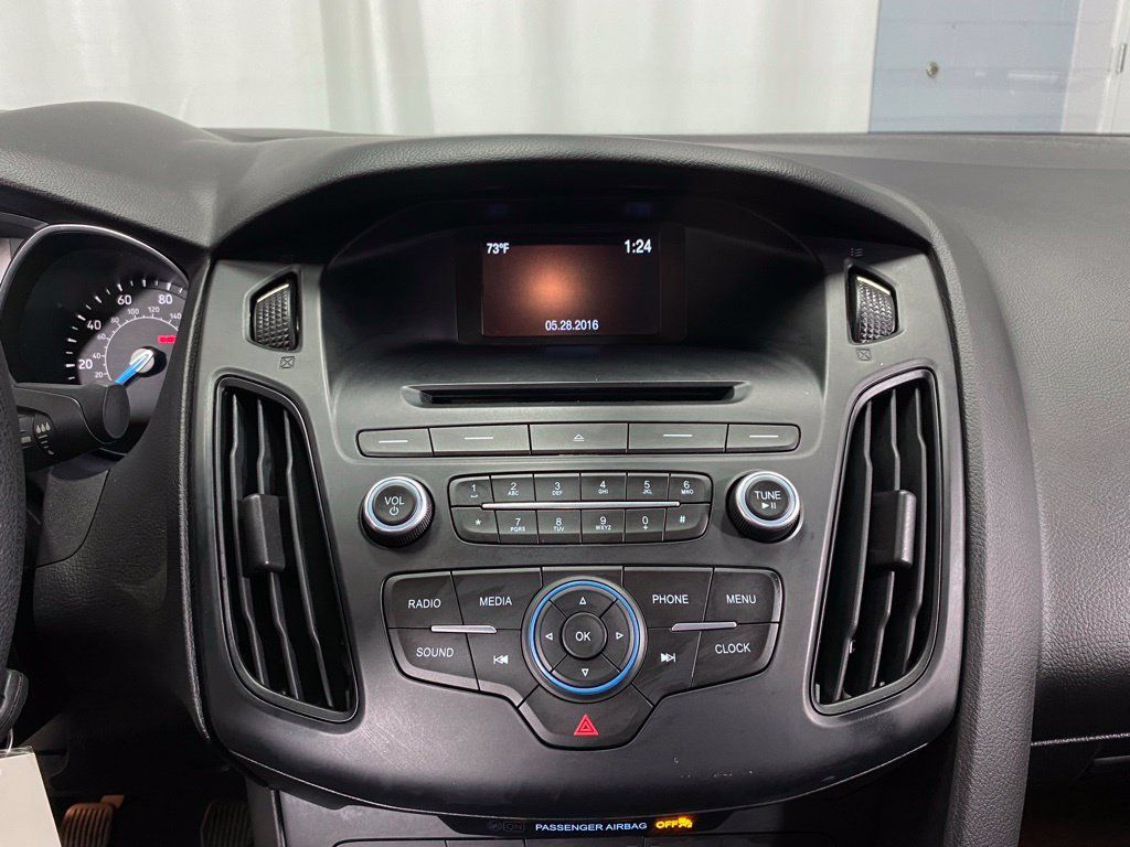Used 2016 Ford Focus SE w/ SE Power Seat Package FWD image 21