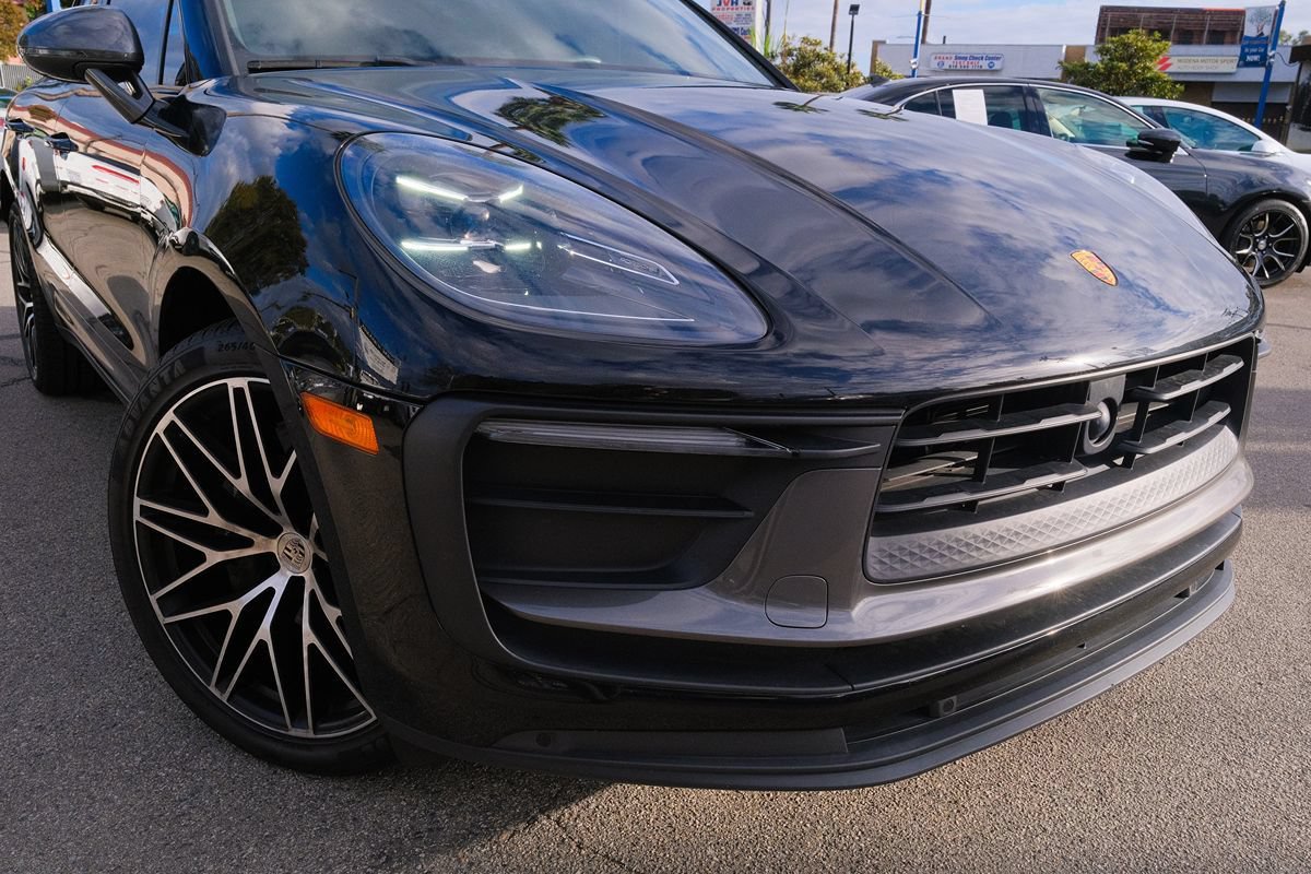 Used 2023 Porsche Macan Turbo AWD/4WD image 7