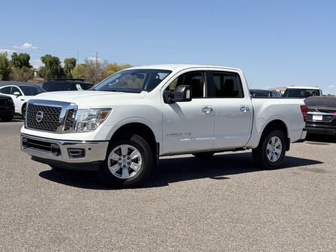 Used 2018 Nissan Titan SV w/ SV Convenience Package AWD/4WD image 1