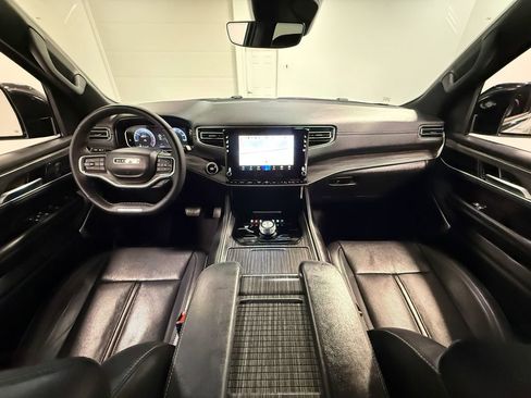 Used 2024 Jeep Wagoneer L Series II w/ Flexible Seating Group AWD/4WD image 72