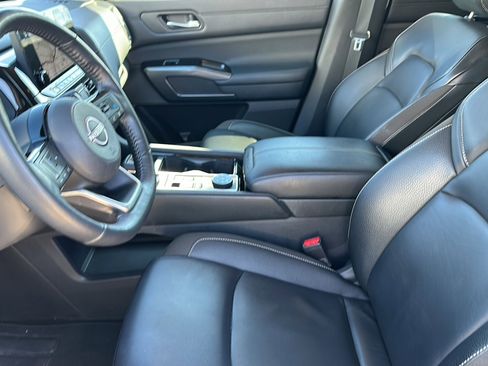 Used 2023 Nissan Pathfinder SL image 13