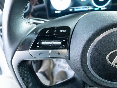 Used 2025 Hyundai Elantra Limited image 23