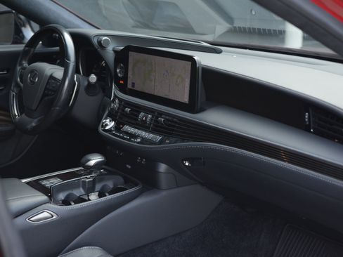 Used 2023 Lexus LS 500 w/ Interior Upgrade Package RWD image 28