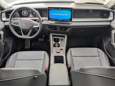 New 2025 Volkswagen Tiguan SE image 14